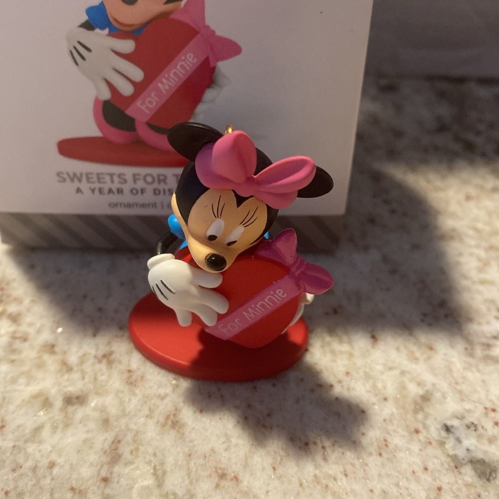 Hallmark Valentine’s Day Disney Minnie ornament. Sweets for the sweet. With box. - Picture 2 of 4